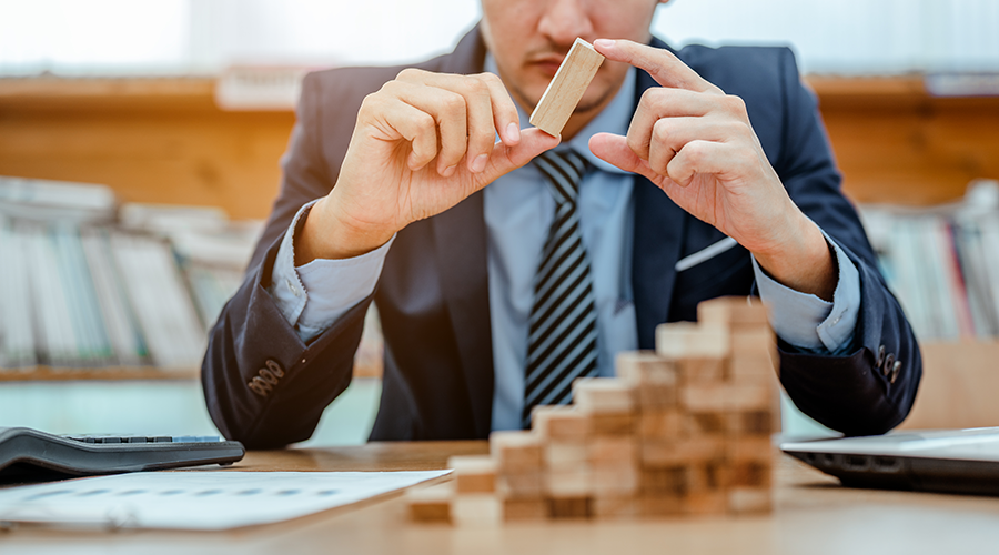 identifica-desafios-y-riesgos-potenciales