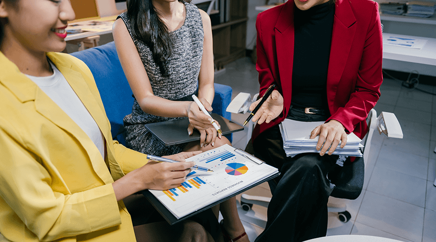 Internal vs. external consulting: Pros and cons