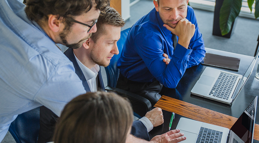 como-tener-un-modelo-de-liderazgo-para-equipos-hibridos-y-remotos-efectivo